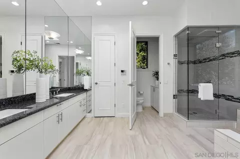 Bath - 1115 La Jolla Rancho Rd, La Jolla, CA 92037 photo 1 of 2