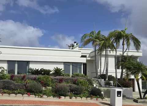 Exterior - 1115 La Jolla Rancho Rd, La Jolla, CA 92037 photo 2 of 14