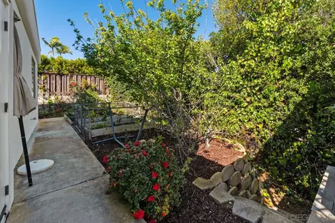 Exterior - 1115 La Jolla Rancho Rd, La Jolla, CA 92037 photo 3 of 14