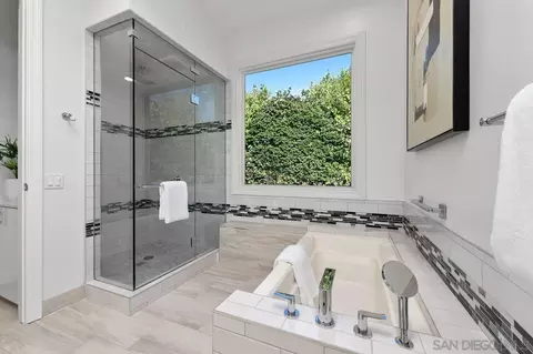 Bath - 1115 La Jolla Rancho Rd, La Jolla, CA 92037 photo 2 of 2