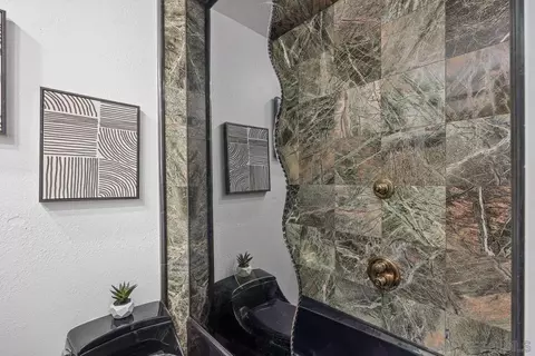 Bath - 1059 Nightingale Pl, Escondido, CA 92027 photo 2 of 4