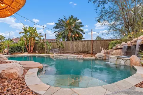 Exterior - 1059 Nightingale Pl, Escondido, CA 92027 photo 5 of 13