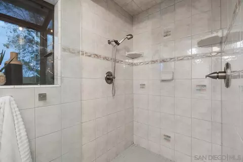Bath - 1059 Nightingale Pl, Escondido, CA 92027 photo 4 of 4