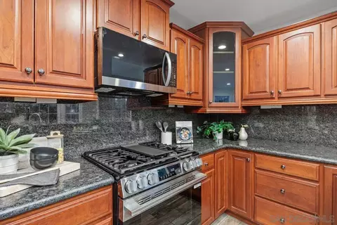 Kitchen - 1059 Nightingale Pl, Escondido, CA 92027 photo 3 of 4