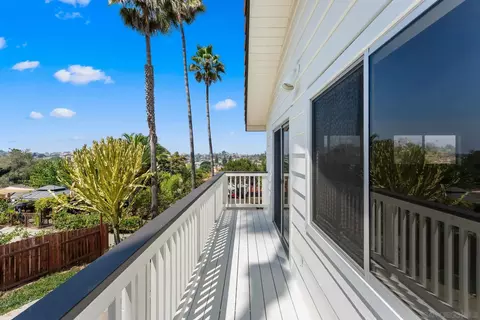 Exterior - 909 Donnan Pl, Vista, CA 92084 photo 3 of 4