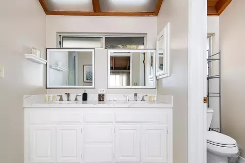 Bath - 909 Donnan Pl, Vista, CA 92084 photo 1 of 2