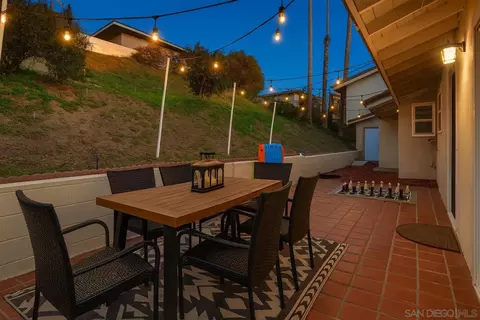 Exterior - 909 Donnan Pl, Vista, CA 92084 photo 4 of 4