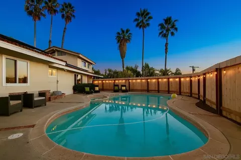 Exterior - 909 Donnan Pl, Vista, CA 92084 photo 2 of 4
