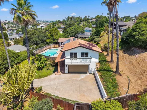 View/Area - 909 Donnan Pl, Vista, CA 92084 photo 1 of 3