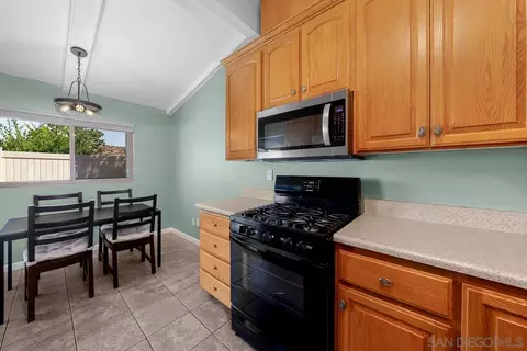 Kitchen - 9070 Calle Lucia, Lakeside, CA 92040 photo 3 of 4
