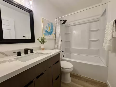 Bath - 3401 Del Este Way, Oceanside, CA 92056 photo 3 of 3