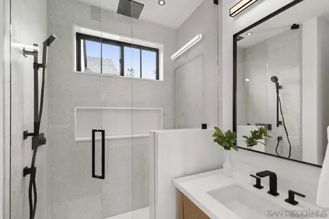 Bath - 442 Westbourne St #2, La Jolla, CA 92037 photo 1 of 3