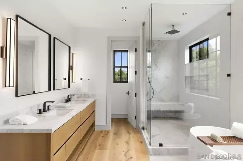 Bath - 442 Westbourne St #2, La Jolla, CA 92037 photo 3 of 3
