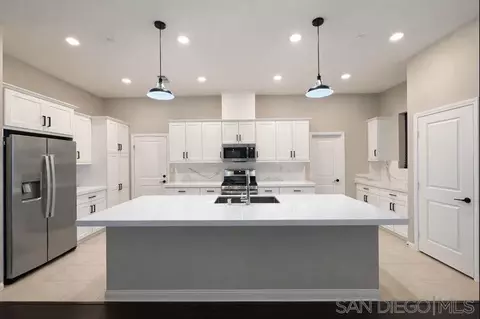 2028 Bluestone Cir, Chula Vista, CA 91913 photo 3