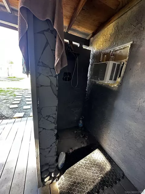 Bath - 282 N 6th Ave, Upland, CA 91786 photo 2 of 2
