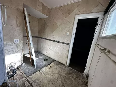 Bath - 282 N 6th Ave, Upland, CA 91786 photo 1 of 2
