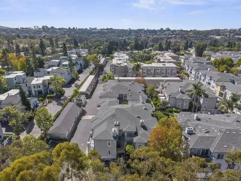 View/Area - 8635 Via Mallorca #D, La Jolla, CA 92037 photo 4 of 6