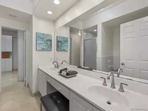 Bath - 8635 Via Mallorca #D, La Jolla, CA 92037 photo 1 of 4