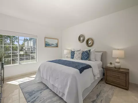 Bedroom - 8635 Via Mallorca #D, La Jolla, CA 92037 photo 1 of 7
