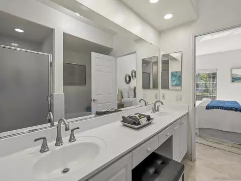 Bath - 8635 Via Mallorca #D, La Jolla, CA 92037 photo 2 of 4