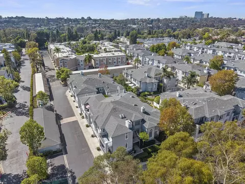 View/Area - 8635 Via Mallorca #D, La Jolla, CA 92037 photo 3 of 6