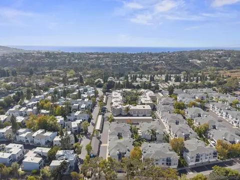View/Area - 8635 Via Mallorca #D, La Jolla, CA 92037 photo 5 of 6