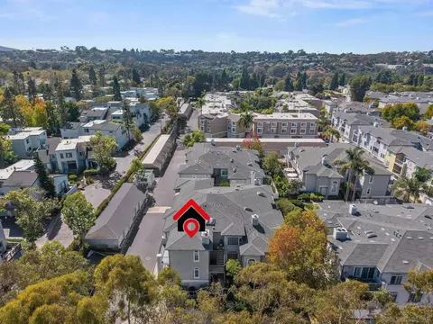 View/Area - 8635 Via Mallorca #D, La Jolla, CA 92037 photo 2 of 6