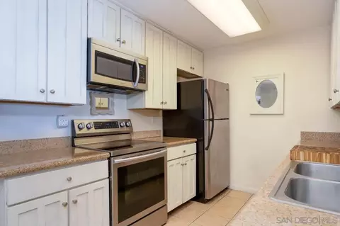 Kitchen - 180 Chambers St #4, El Cajon, CA 92020 photo 3 of 3