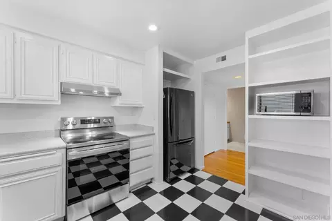 Kitchen - 2533 Navarra Dr #2A, Carlsbad, CA 92009 photo 2 of 2