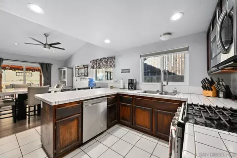 Kitchen - 13872 Jack Oak Ln, Lakeside, CA 92040 photo 3 of 4