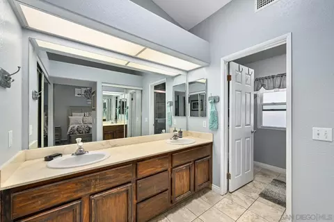 Bath - 13872 Jack Oak Ln, Lakeside, CA 92040 photo 2 of 3