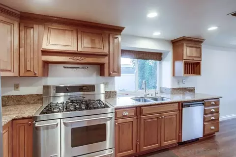 Kitchen - 5359 Triple Crown Dr, Bonsall, CA 92003 photo 3 of 5