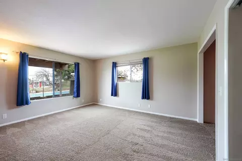 Living - 1465 Barnett Rd, Ramona, CA 92065 photo 4 of 5