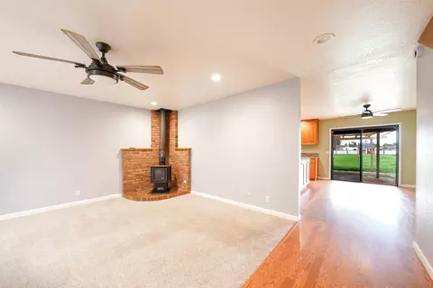 Living - 1465 Barnett Rd, Ramona, CA 92065 photo 2 of 5