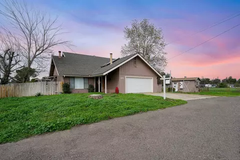 Exterior - 1465 Barnett Rd, Ramona, CA 92065 photo 2 of 13