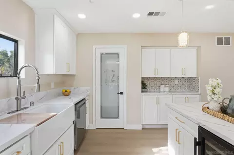 Kitchen - 2564 Navarra Dr #115, Carlsbad, CA 92009 photo 5 of 8