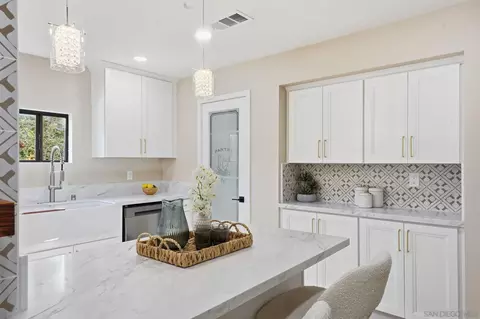 Kitchen - 2564 Navarra Dr #115, Carlsbad, CA 92009 photo 7 of 8