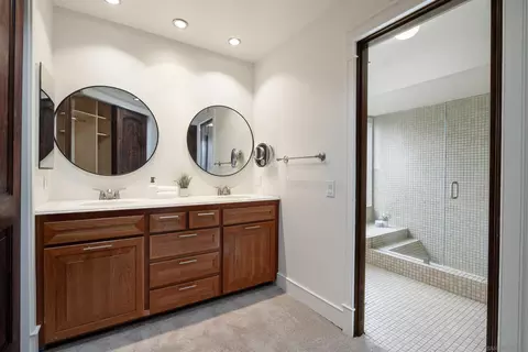 Bath - 1760 Woodbine Pl, Oceanside, CA 92054 photo 1 of 4