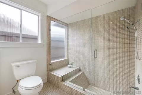 Bath - 1760 Woodbine Pl, Oceanside, CA 92054 photo 2 of 4