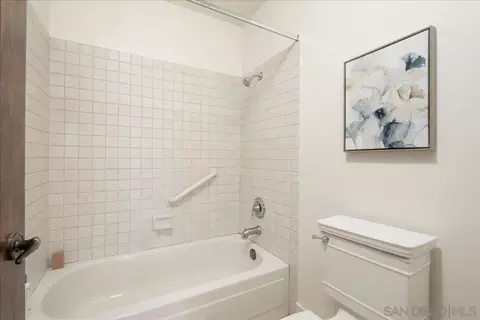 Bath - 1760 Woodbine Pl, Oceanside, CA 92054 photo 4 of 4