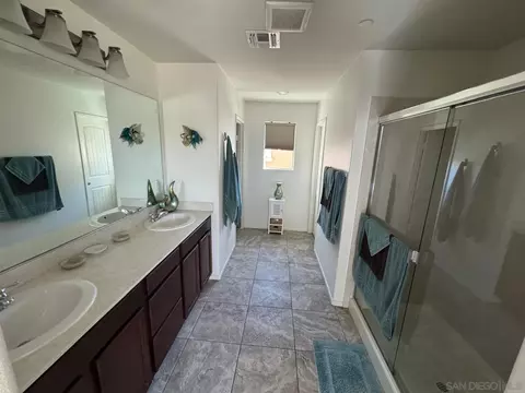 Bath - 1173 Anza Ct, Perris, CA 92571 photo 3 of 3