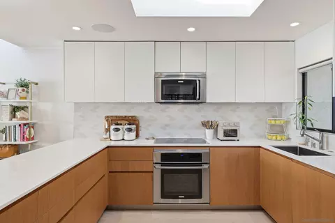 Kitchen - 441 S Sierra Ave #308, Solana Beach, CA 92075 photo 2 of 4