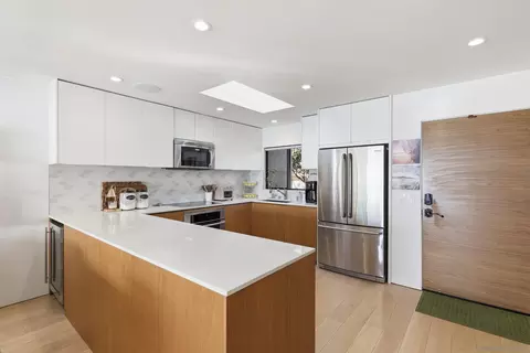 Kitchen - 441 S Sierra Ave #308, Solana Beach, CA 92075 photo 3 of 4