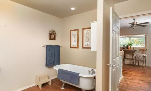 Bath - 31141 Saddleback Rd, Valley Center, CA 92082 photo 1 of 2