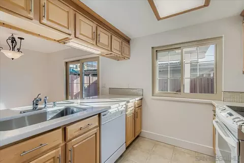 Kitchen - 1158 Denver Ln #C, El Cajon, CA 92021 photo 3 of 4