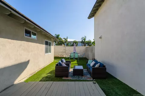 1237 Chambord Ct, Oceanside, CA 92054 photo 3