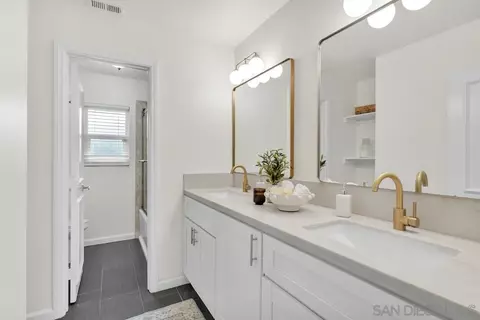 Bath - 2167 Sunset Dr, Escondido, CA 92025 photo 4 of 5