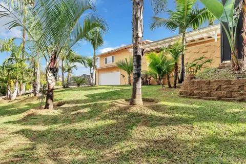 Exterior - 2167 Sunset Dr, Escondido, CA 92025 photo 9 of 12