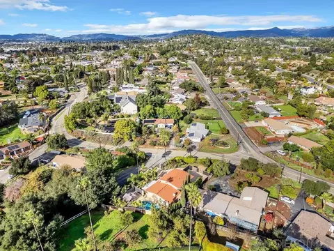 View/Area - 2167 Sunset Dr, Escondido, CA 92025 photo 2 of 4