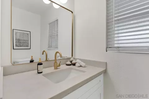 Bath - 2167 Sunset Dr, Escondido, CA 92025 photo 1 of 5